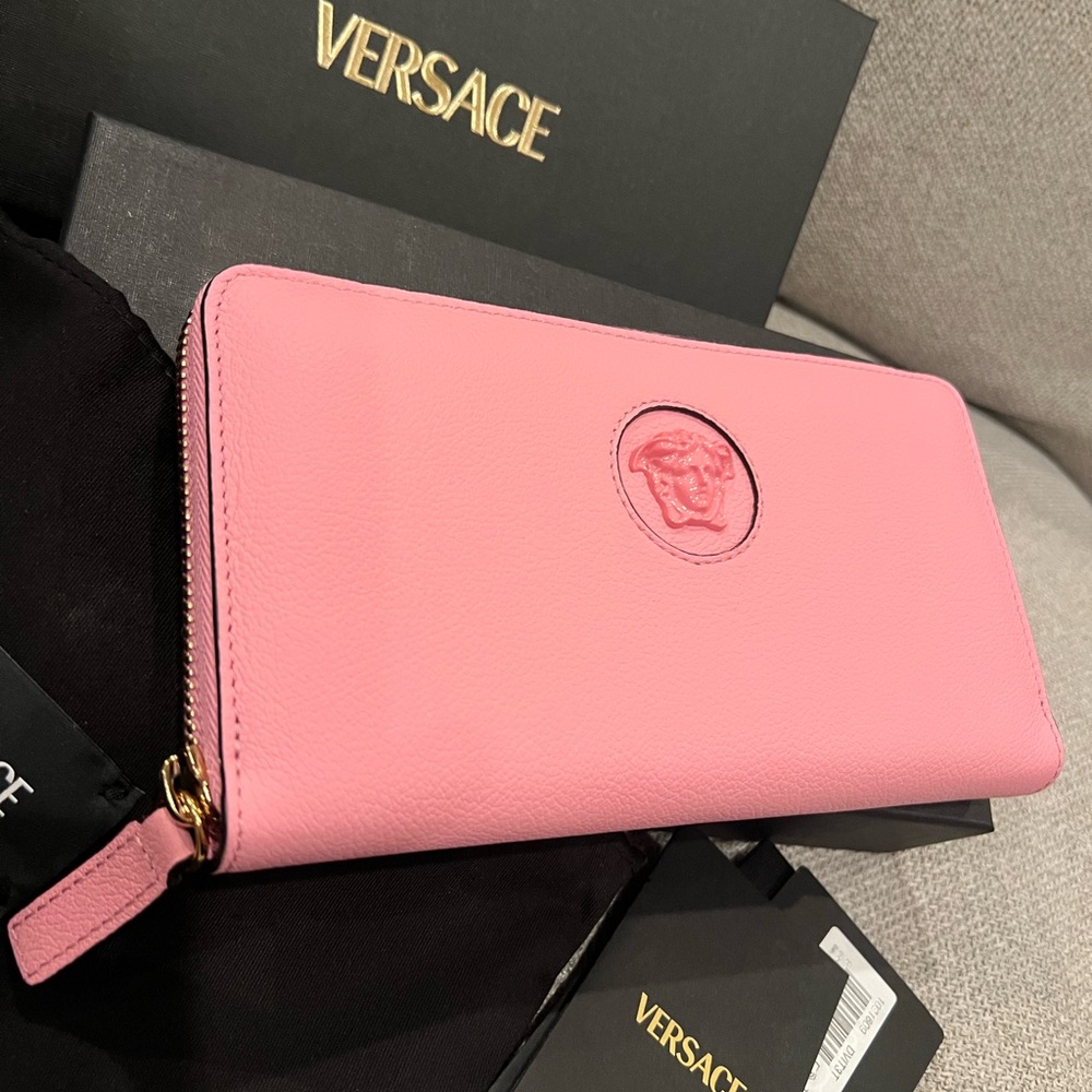 New Versace Medusa Long Pink Zip-Around Wallet - Picture 2 of 15